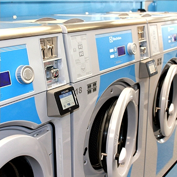 Machines à laver Electrolux chrome et bleues